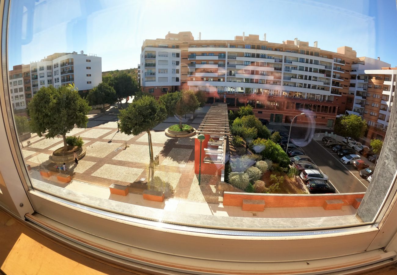 Apartment in Algés - Lisboa, apartamento de 2 quartos c/ varanda em Algés