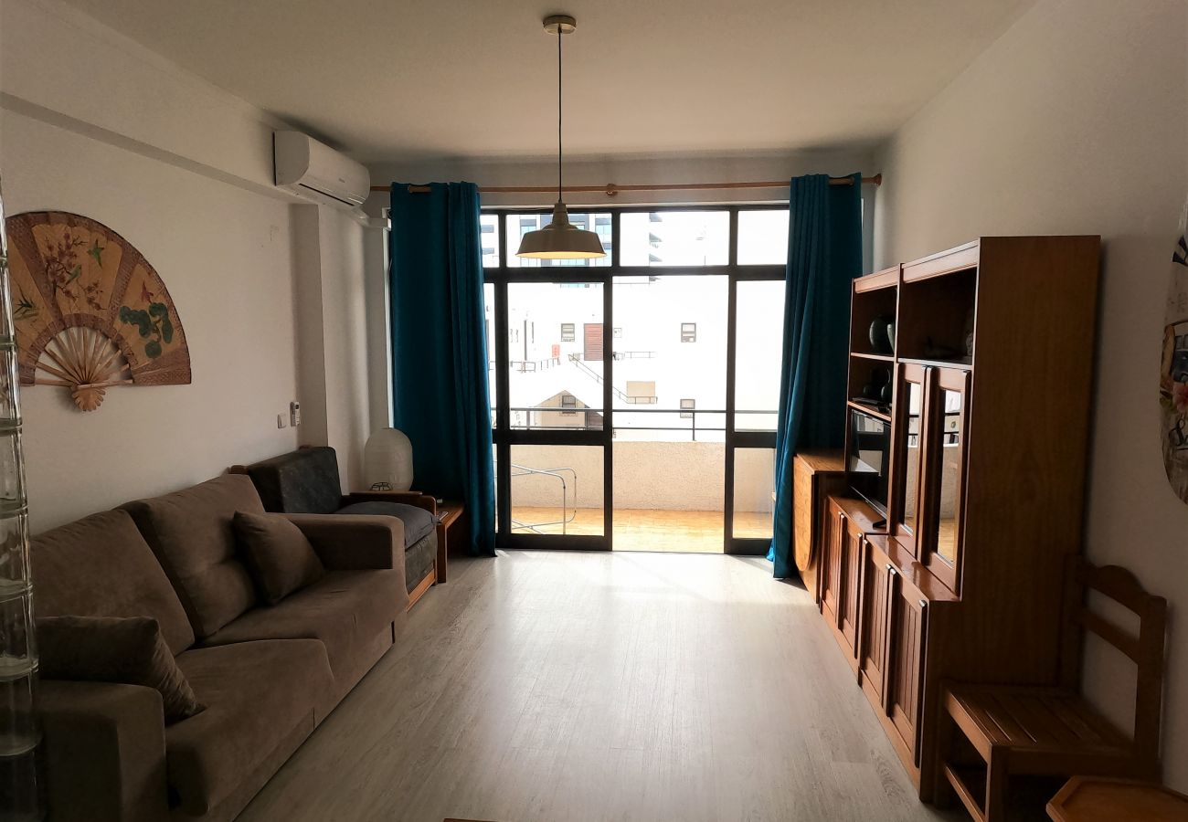 Apartment in Quarteira - Algarve, apartamento T1 moderno c/ varanda, Quarteira