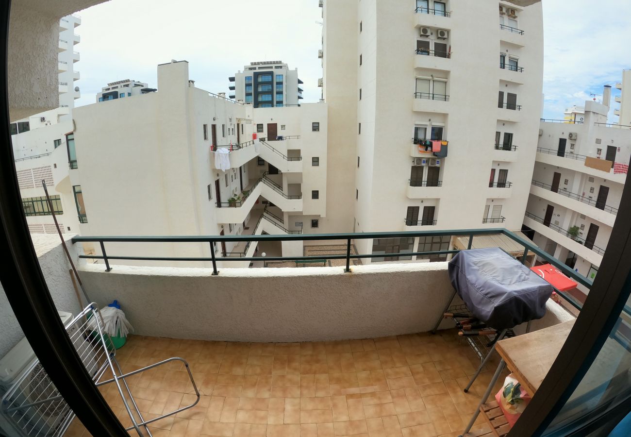 Apartment in Quarteira - Algarve, apartamento T1 moderno c/ varanda, Quarteira