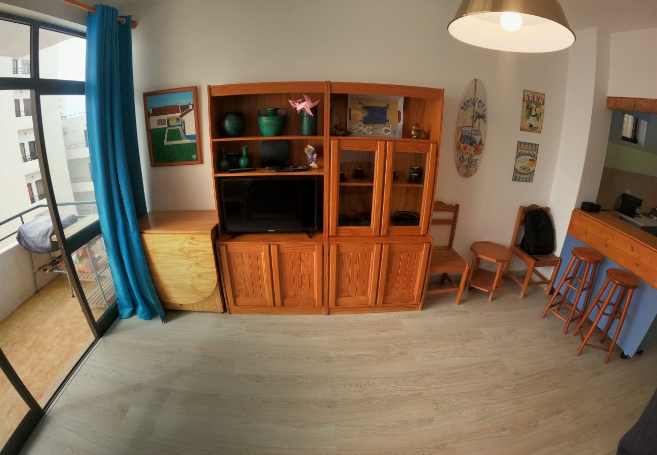 Apartment in Quarteira - Algarve, apartamento T1 moderno c/ varanda, Quarteira