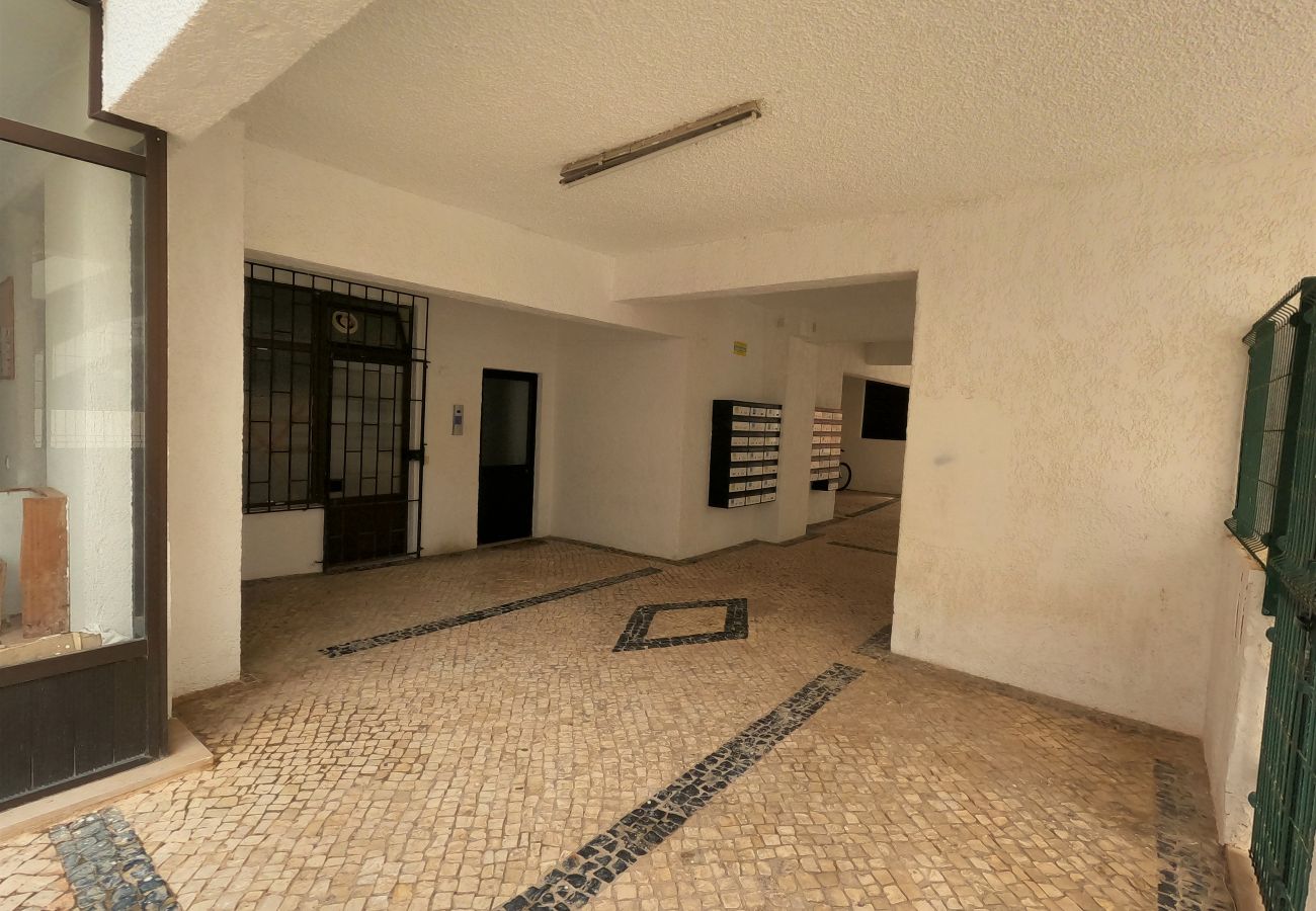 Apartment in Quarteira - Algarve, apartamento T1 moderno c/ varanda, Quarteira