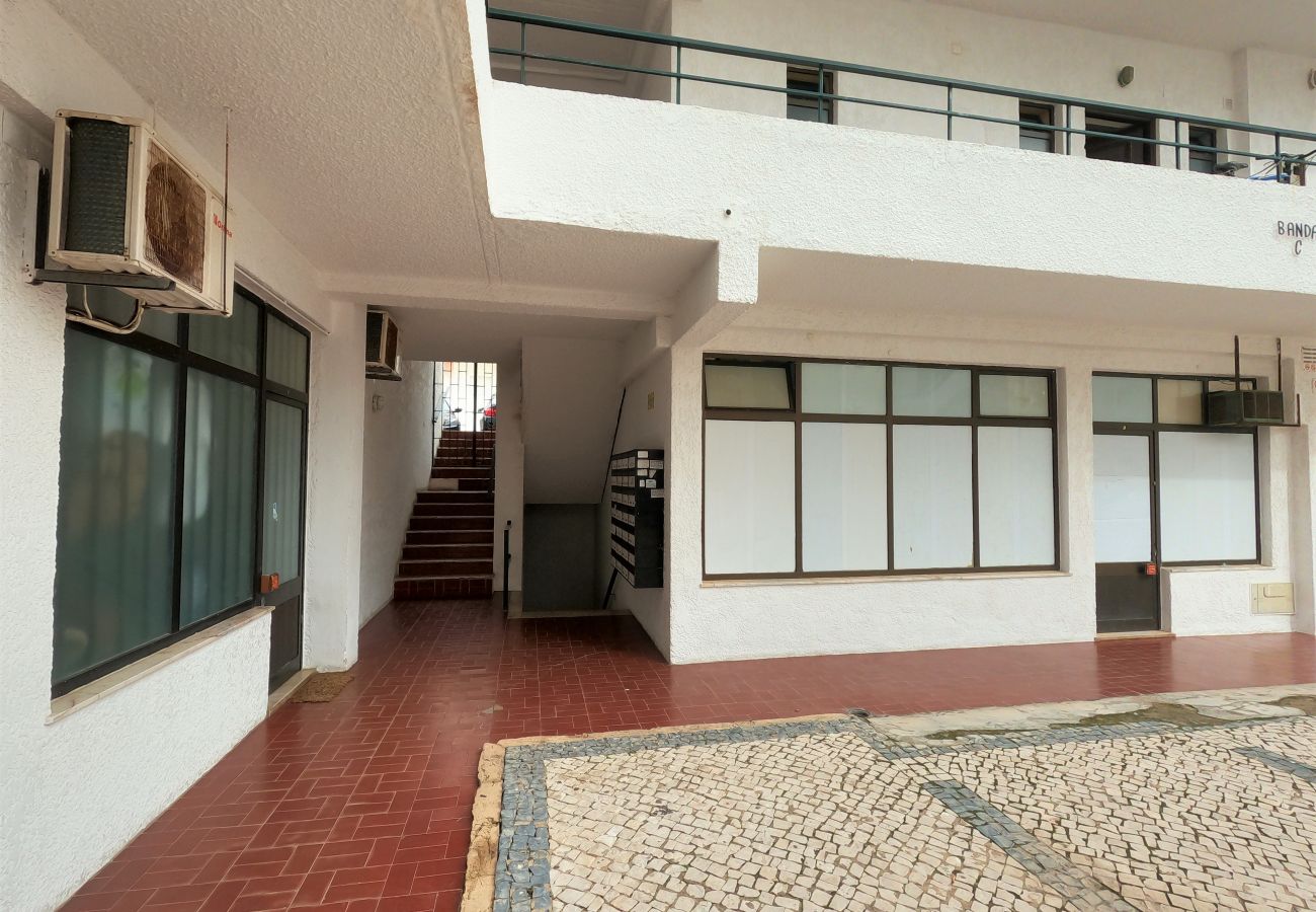 Apartment in Quarteira - Algarve, apartamento T1 moderno c/ varanda, Quarteira