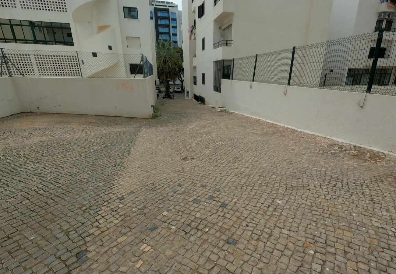 Apartment in Quarteira - Algarve, apartamento T1 moderno c/ varanda, Quarteira
