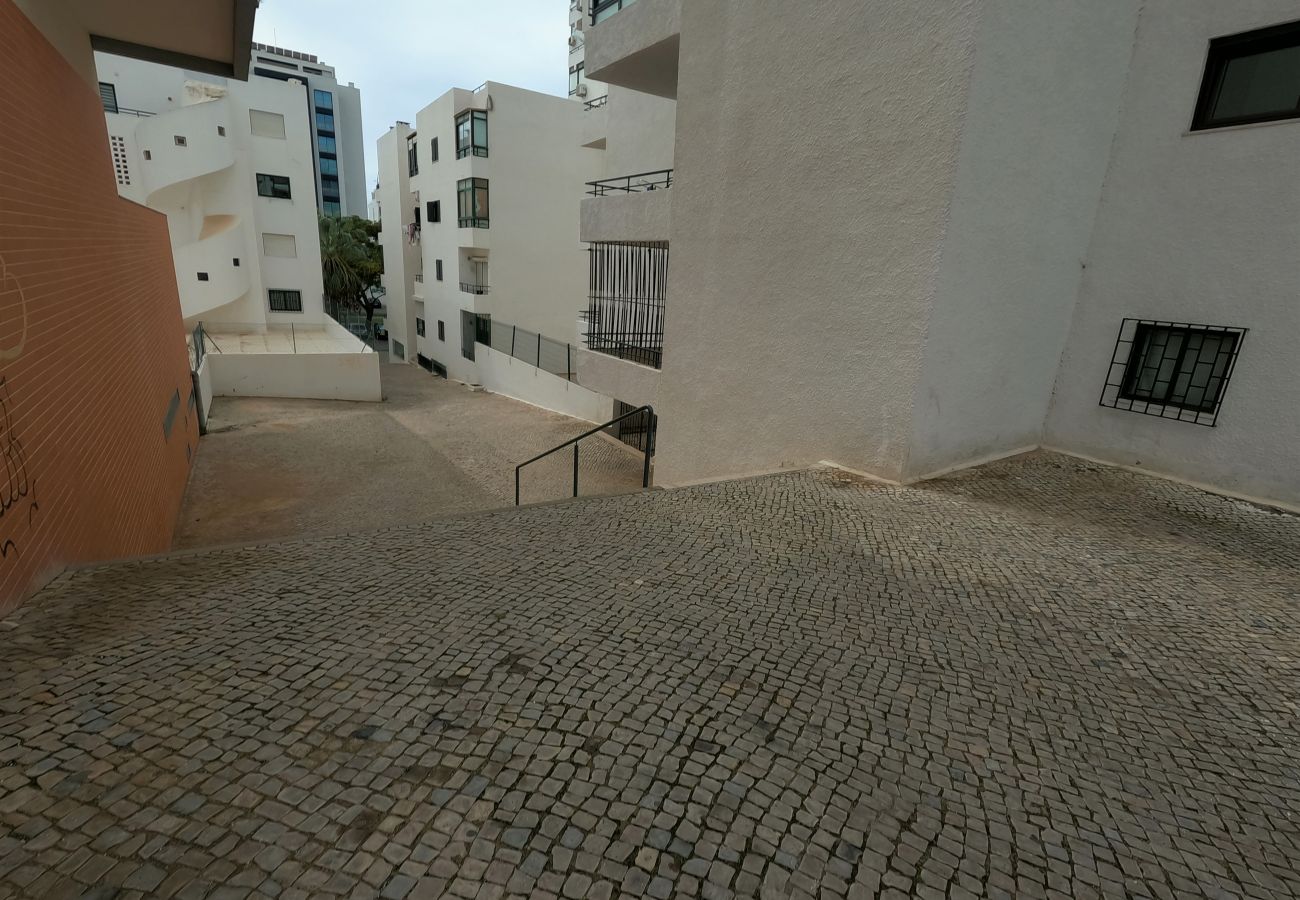 Apartment in Quarteira - Algarve, apartamento T1 moderno c/ varanda, Quarteira