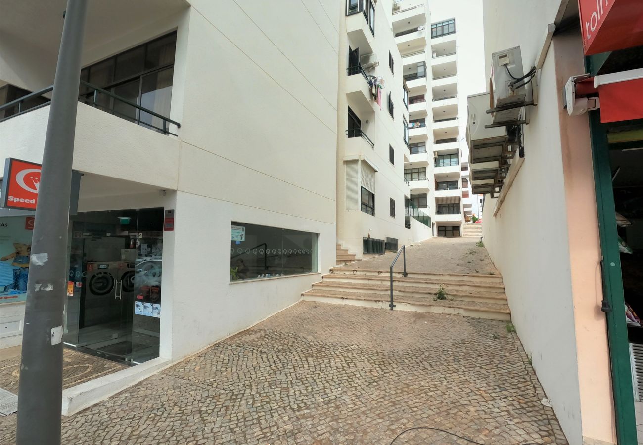 Apartment in Quarteira - Algarve, apartamento T1 moderno c/ varanda, Quarteira