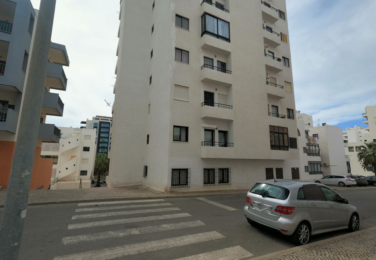 Apartment in Quarteira - Algarve, apartamento T1 moderno c/ varanda, Quarteira