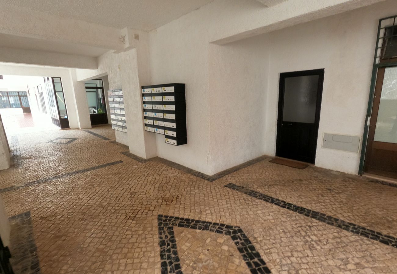 Apartment in Quarteira - Algarve, apartamento T1 moderno c/ varanda, Quarteira