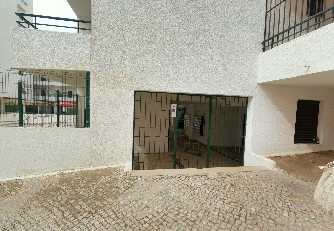 Apartment in Quarteira - Algarve, apartamento T1 moderno c/ varanda, Quarteira