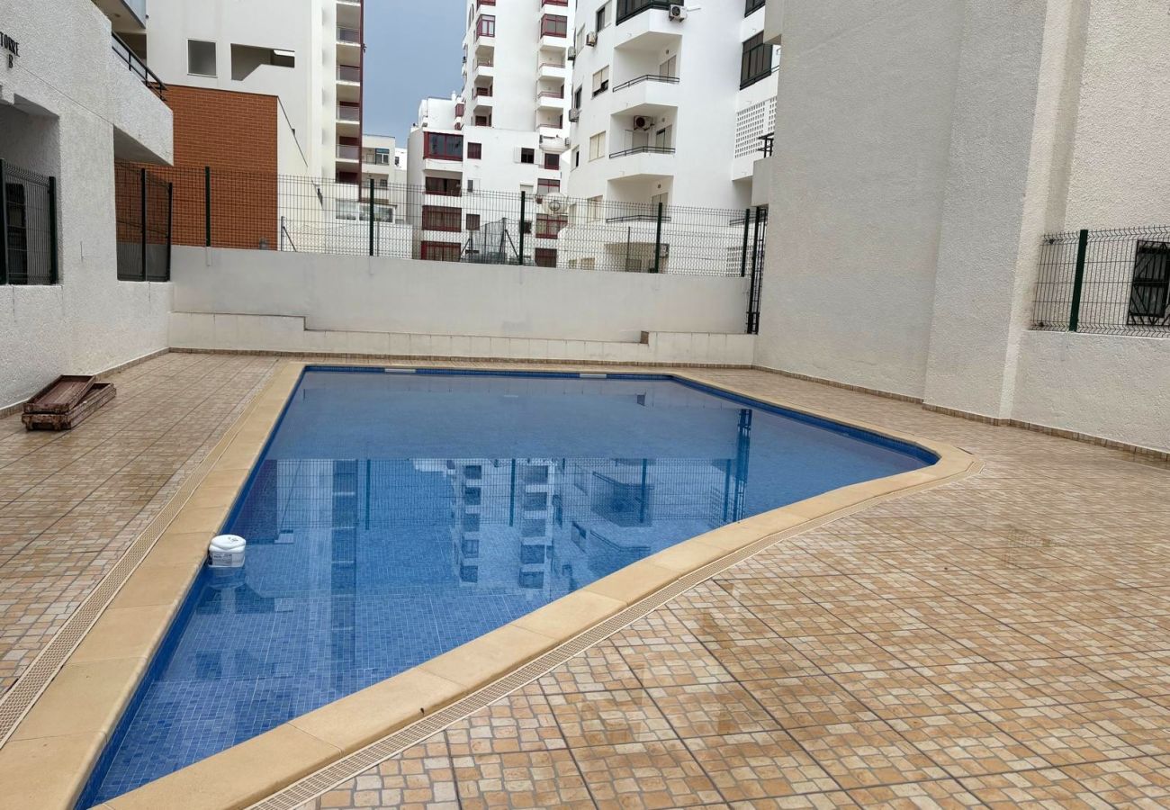 Apartment in Quarteira - Algarve, apartamento T1 moderno c/ varanda, Quarteira
