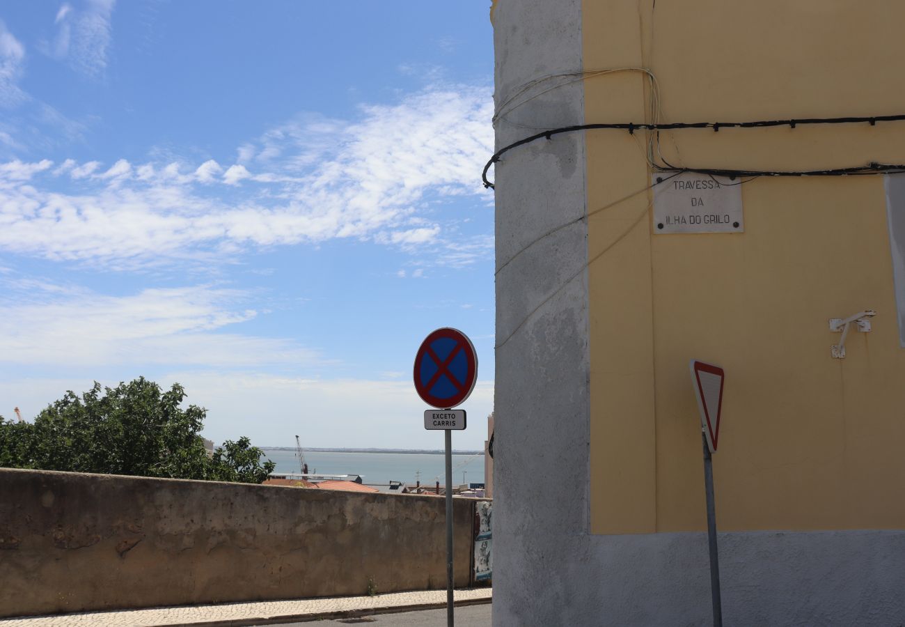 Apartment in Lisbon - Lisboa, T2 duplex renovado com vista rio, Beato, Lisboa