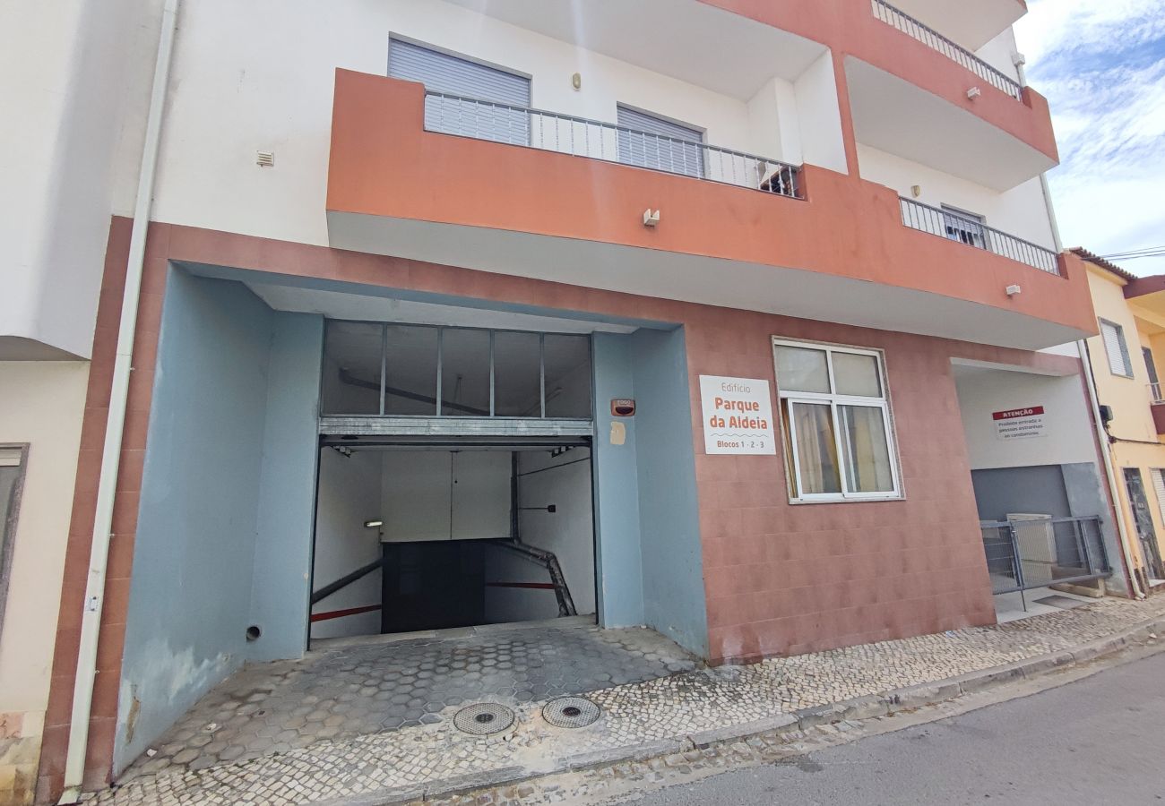 Apartment in Armação de Pêra - Algarve, apartamento T2 amplo c/ varanda, Armação de Pêra