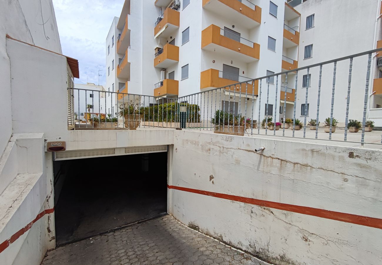 Apartment in Armação de Pêra - Algarve, apartamento T2 amplo c/ varanda, Armação de Pêra