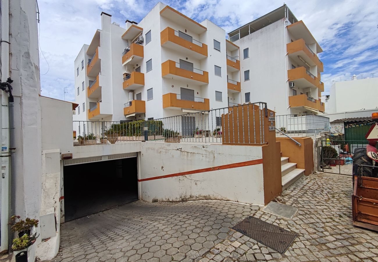 Apartment in Armação de Pêra - Algarve, apartamento T2 amplo c/ varanda, Armação de Pêra