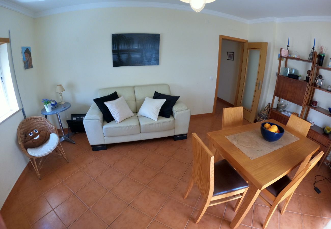 Apartment in Armação de Pêra - Algarve, apartamento T2 amplo c/ varanda, Armação de Pêra