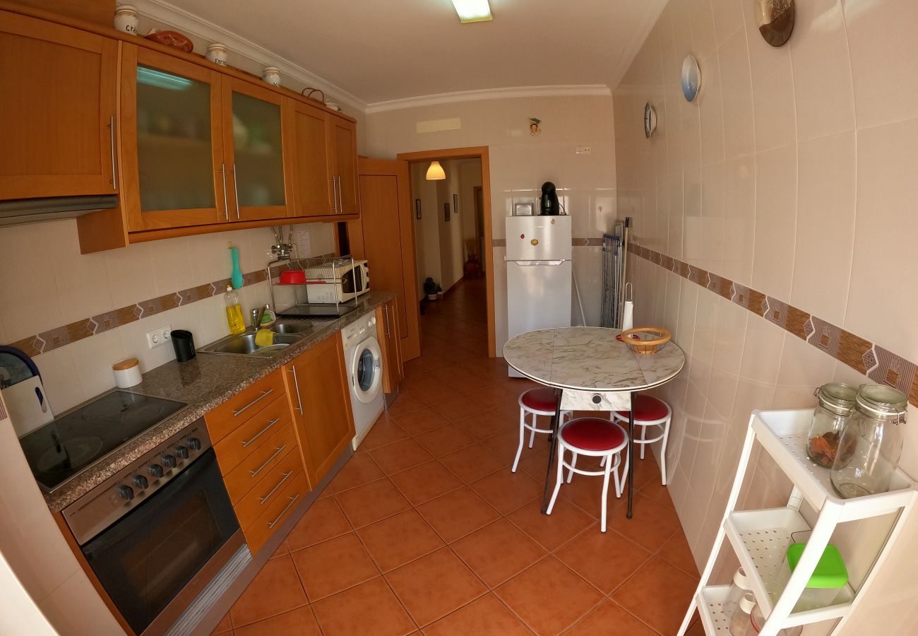 Apartment in Armação de Pêra - Algarve, apartamento T2 amplo c/ varanda, Armação de Pêra