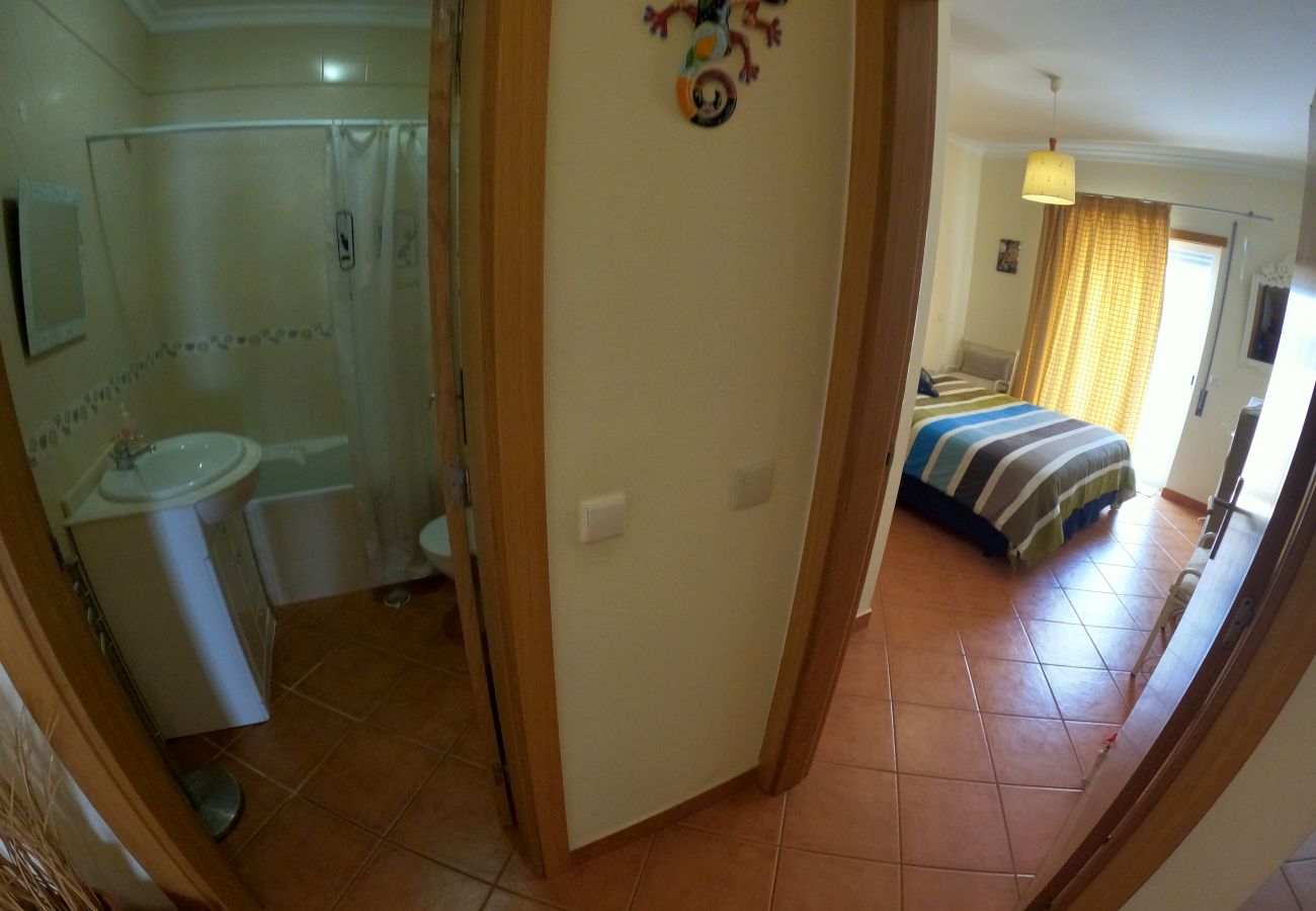 Apartment in Armação de Pêra - Algarve, apartamento T2 amplo c/ varanda, Armação de Pêra