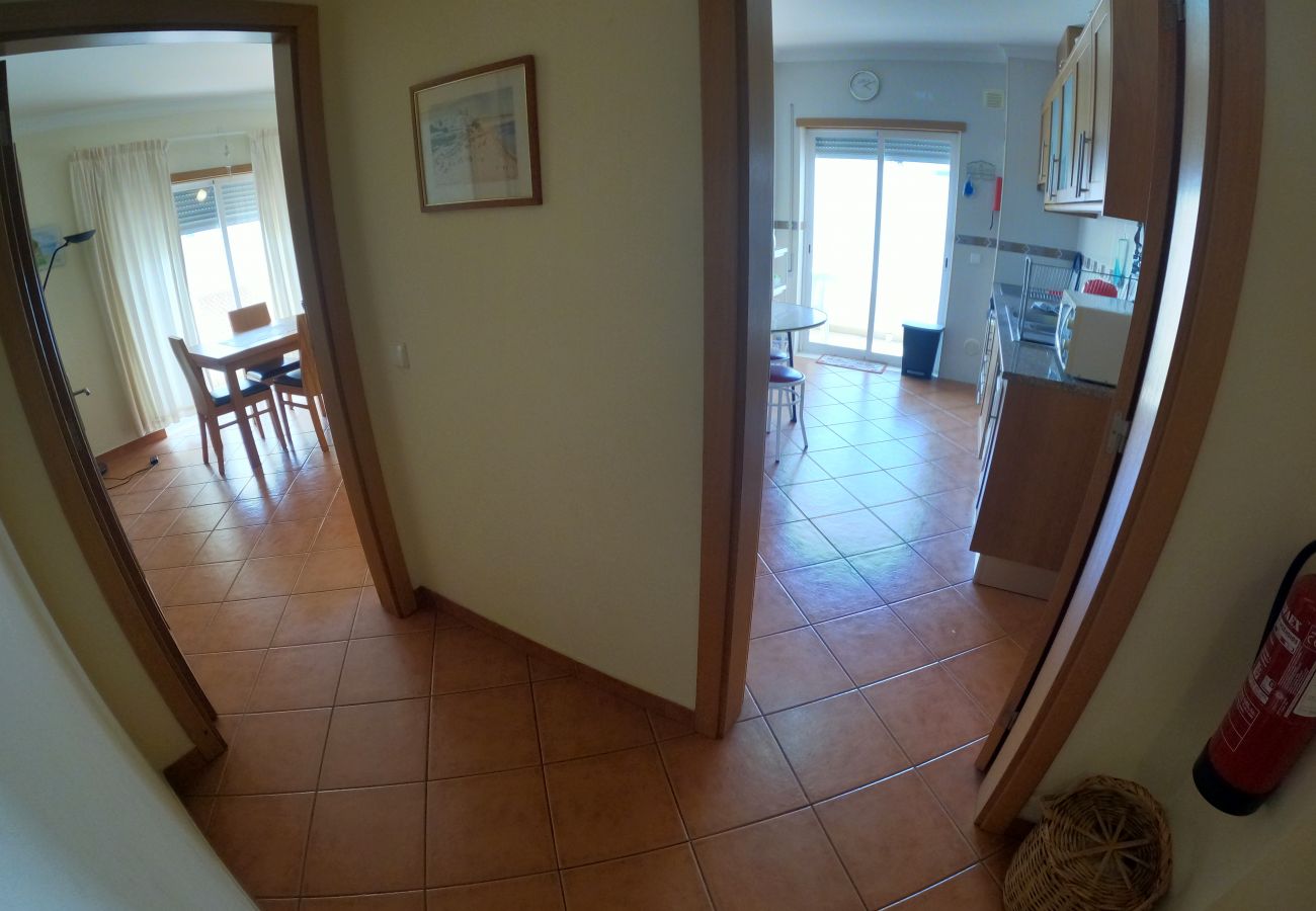 Apartment in Armação de Pêra - Algarve, apartamento T2 amplo c/ varanda, Armação de Pêra