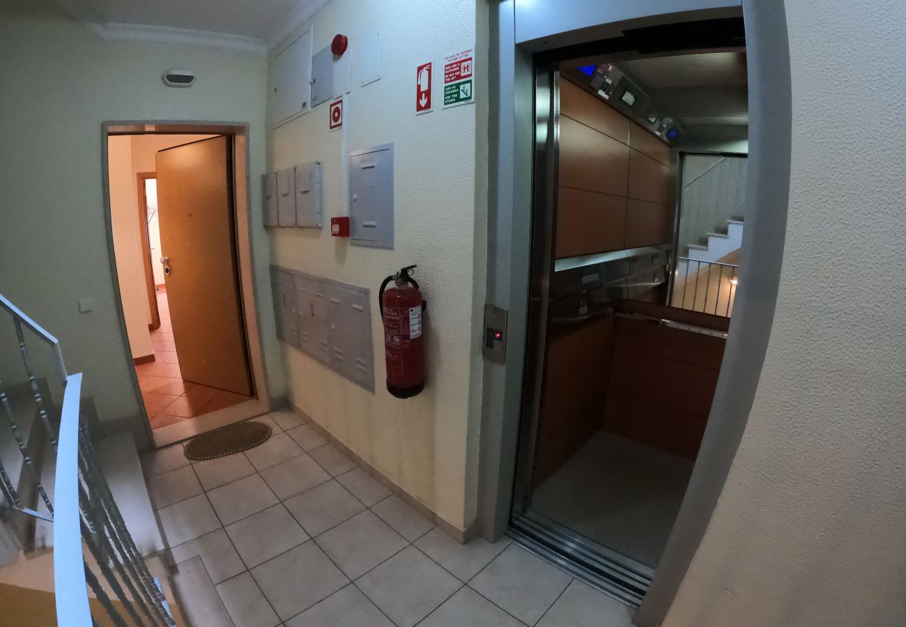 Apartment in Armação de Pêra - Algarve, apartamento T2 amplo c/ varanda, Armação de Pêra