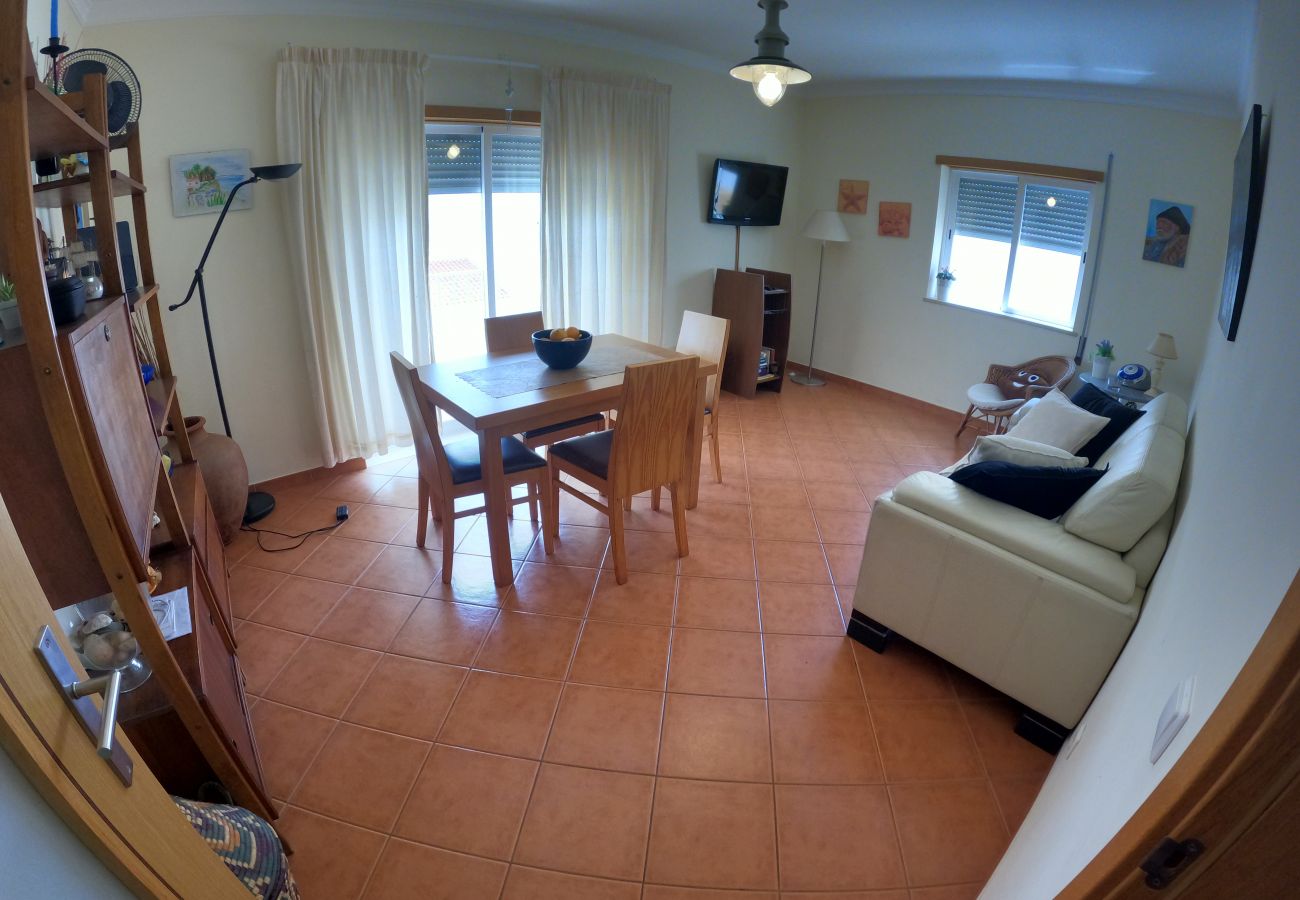 Apartment in Armação de Pêra - Algarve, apartamento T2 amplo c/ varanda, Armação de Pêra