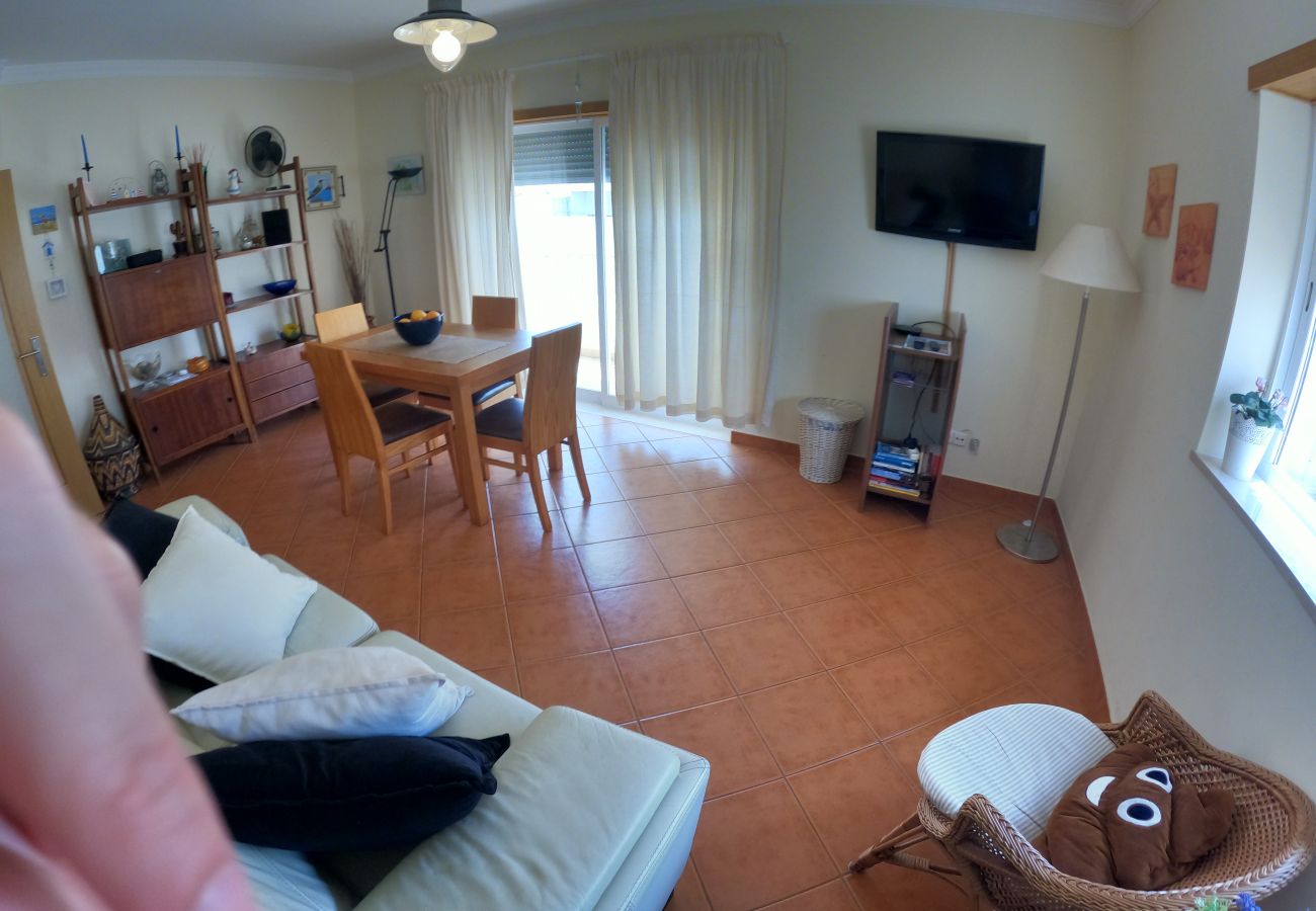 Apartment in Armação de Pêra - Algarve, apartamento T2 amplo c/ varanda, Armação de Pêra