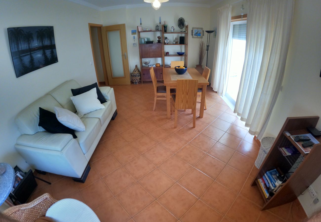Apartment in Armação de Pêra - Algarve, apartamento T2 amplo c/ varanda, Armação de Pêra
