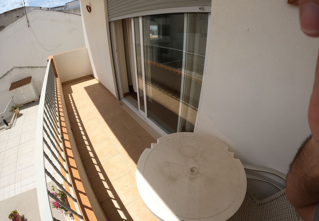 Apartment in Armação de Pêra - Algarve, apartamento T2 amplo c/ varanda, Armação de Pêra