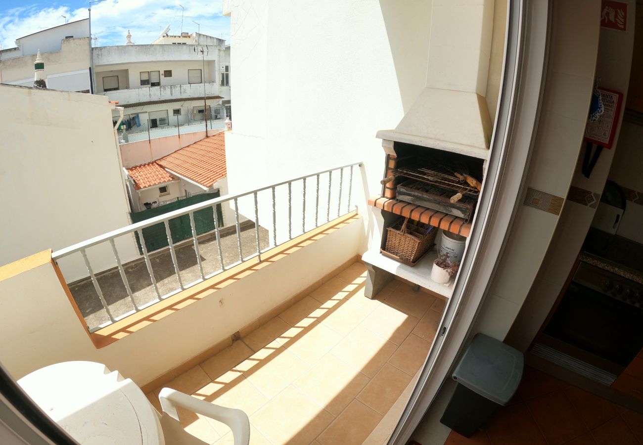 Apartment in Armação de Pêra - Algarve, apartamento T2 amplo c/ varanda, Armação de Pêra