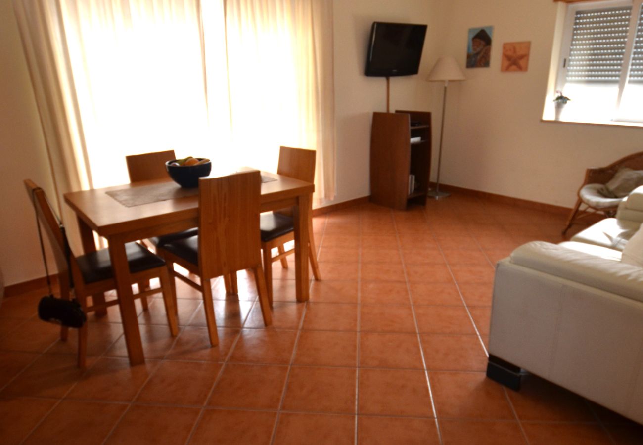Apartment in Armação de Pêra - Algarve, apartamento T2 amplo c/ varanda, Armação de Pêra