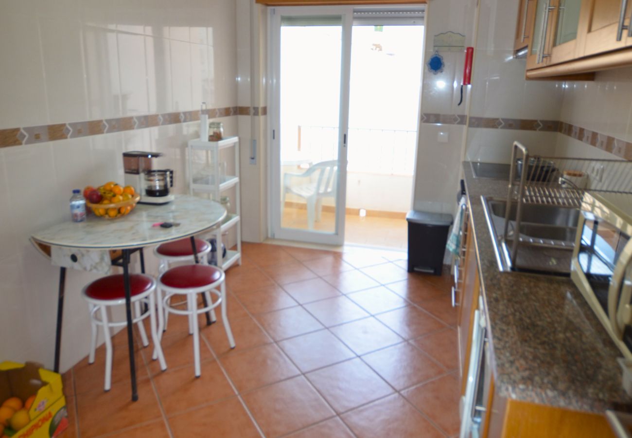 Apartment in Armação de Pêra - Algarve, apartamento T2 amplo c/ varanda, Armação de Pêra