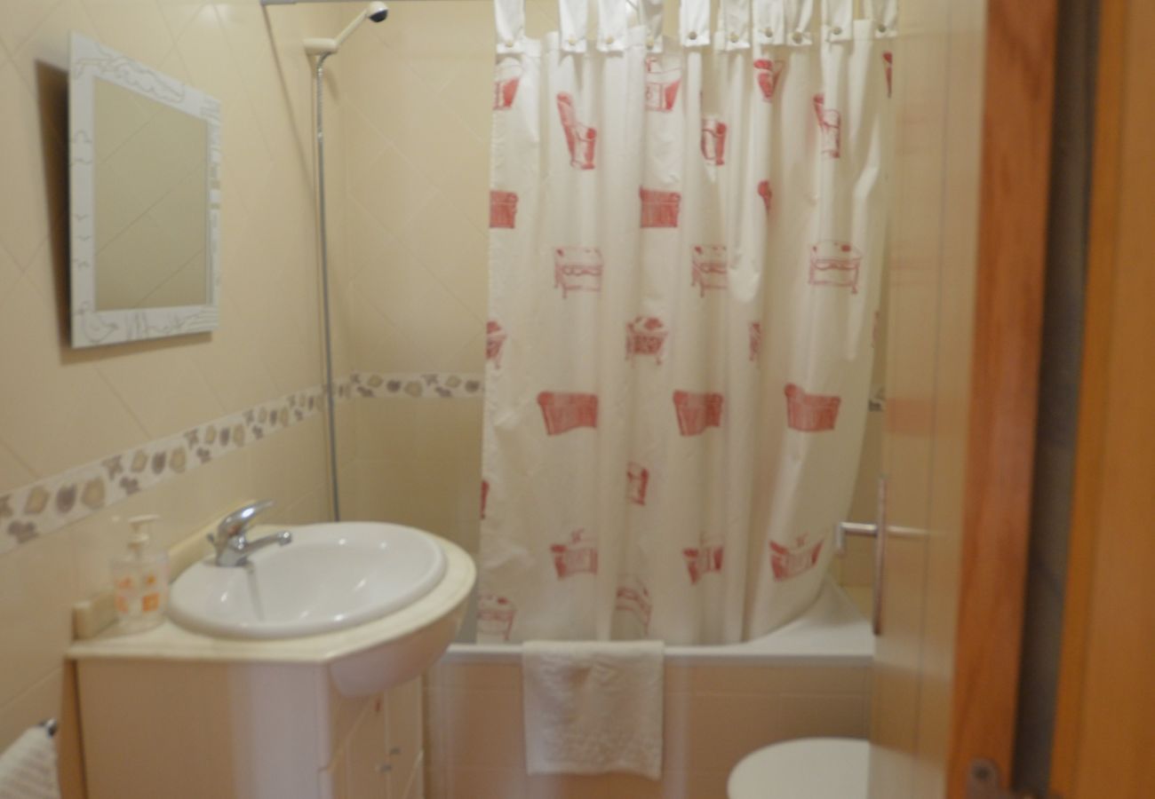 Apartment in Armação de Pêra - Algarve, apartamento T2 amplo c/ varanda, Armação de Pêra