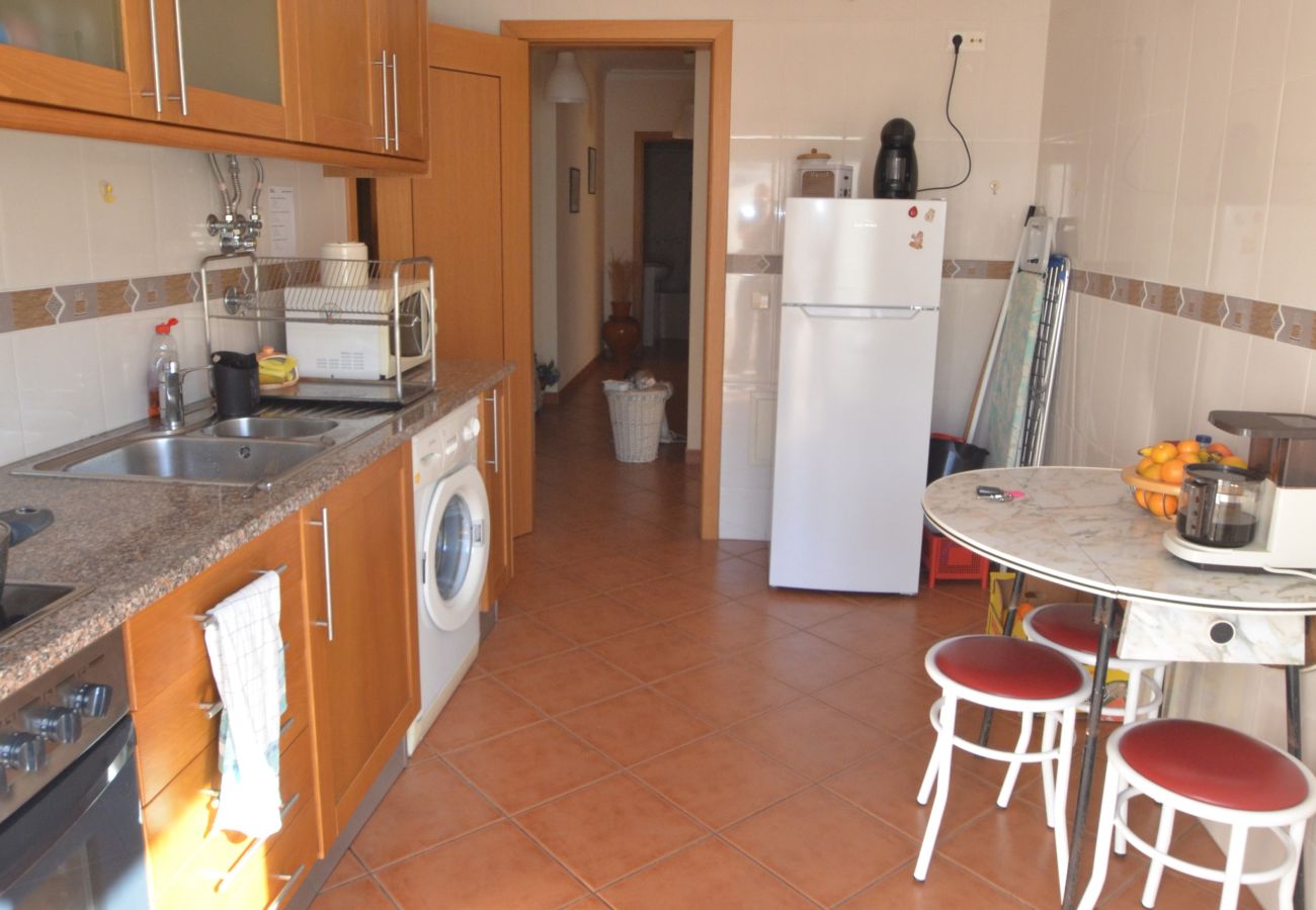 Apartment in Armação de Pêra - Algarve, apartamento T2 amplo c/ varanda, Armação de Pêra
