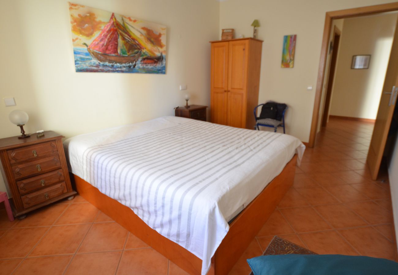 Apartment in Armação de Pêra - Algarve, apartamento T2 amplo c/ varanda, Armação de Pêra