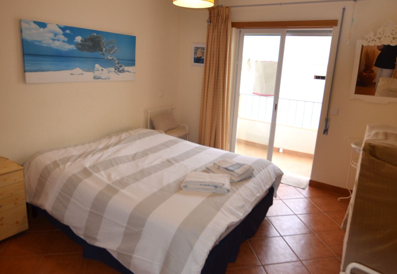 Apartment in Armação de Pêra - Algarve, apartamento T2 amplo c/ varanda, Armação de Pêra