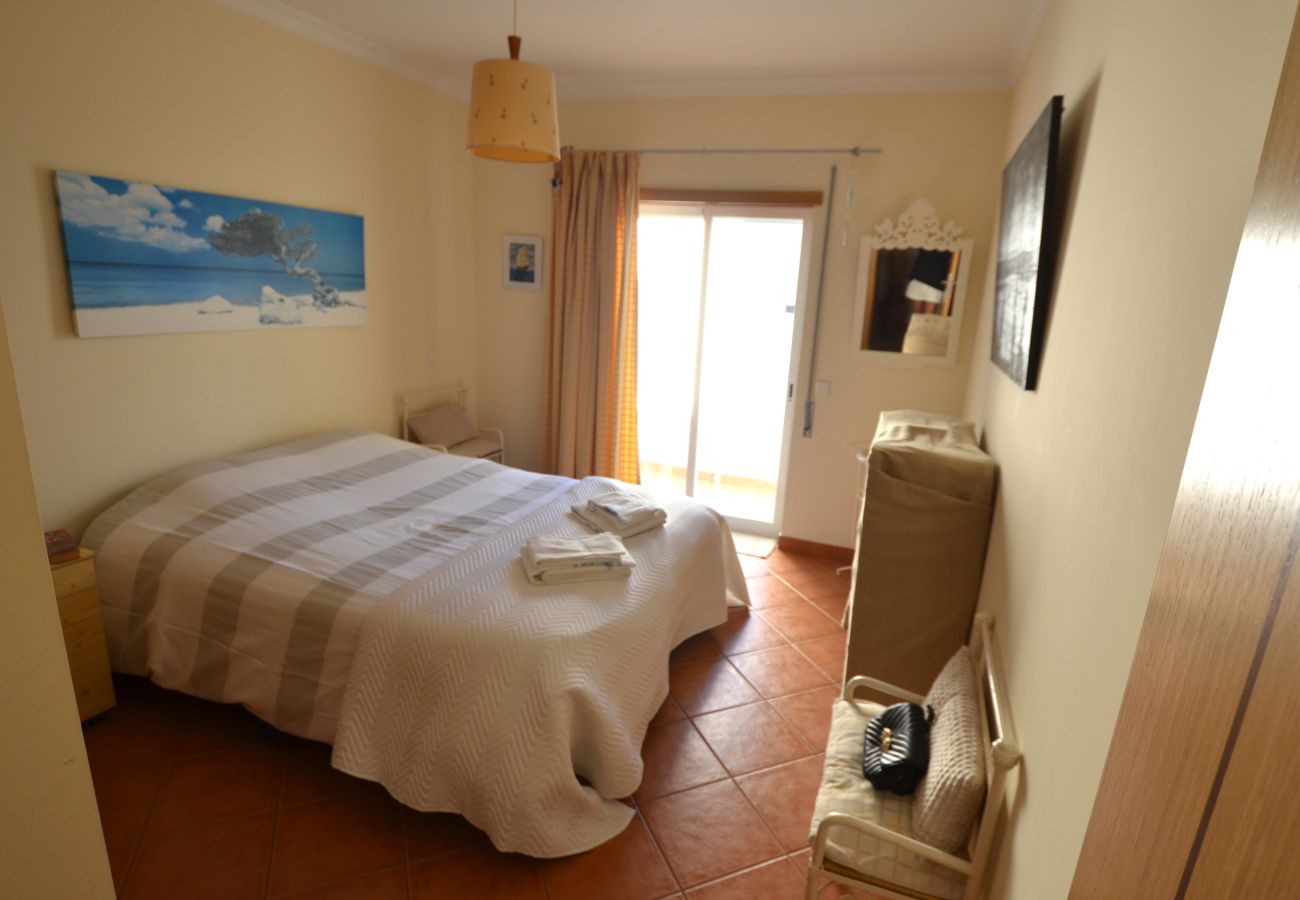 Apartment in Armação de Pêra - Algarve, apartamento T2 amplo c/ varanda, Armação de Pêra