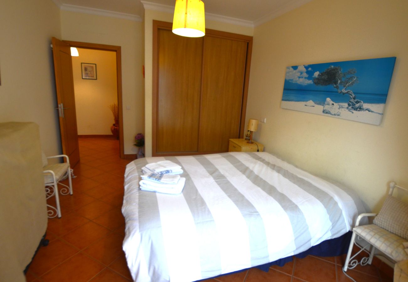 Apartment in Armação de Pêra - Algarve, apartamento T2 amplo c/ varanda, Armação de Pêra