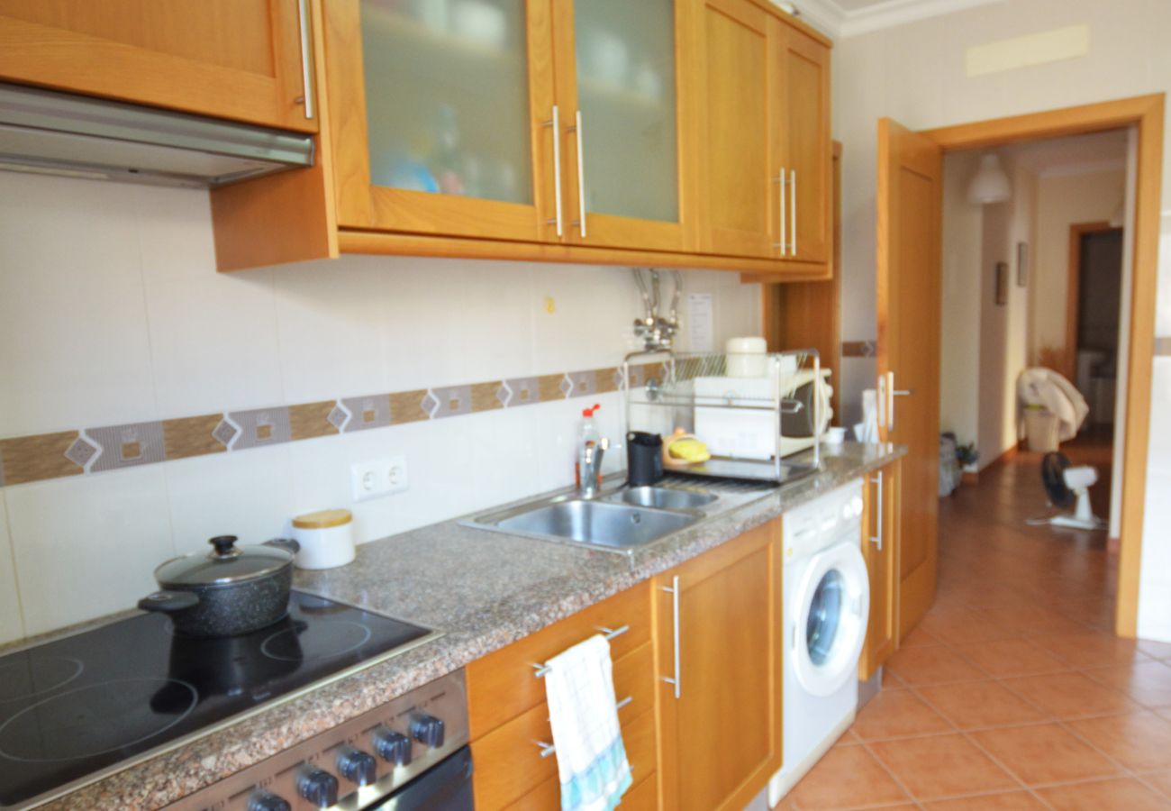 Apartment in Armação de Pêra - Algarve, apartamento T2 amplo c/ varanda, Armação de Pêra