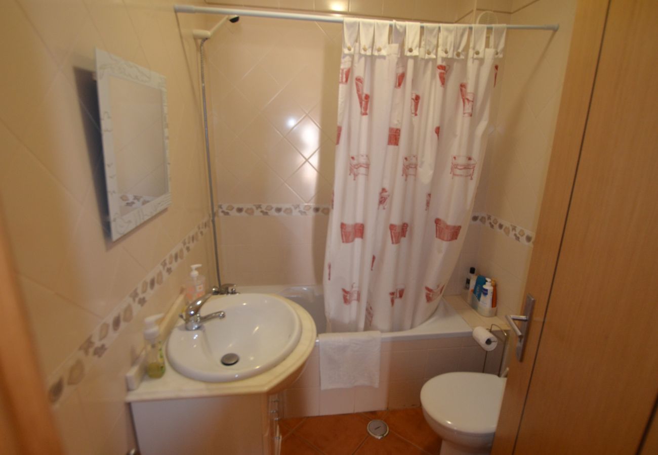 Apartment in Armação de Pêra - Algarve, apartamento T2 amplo c/ varanda, Armação de Pêra