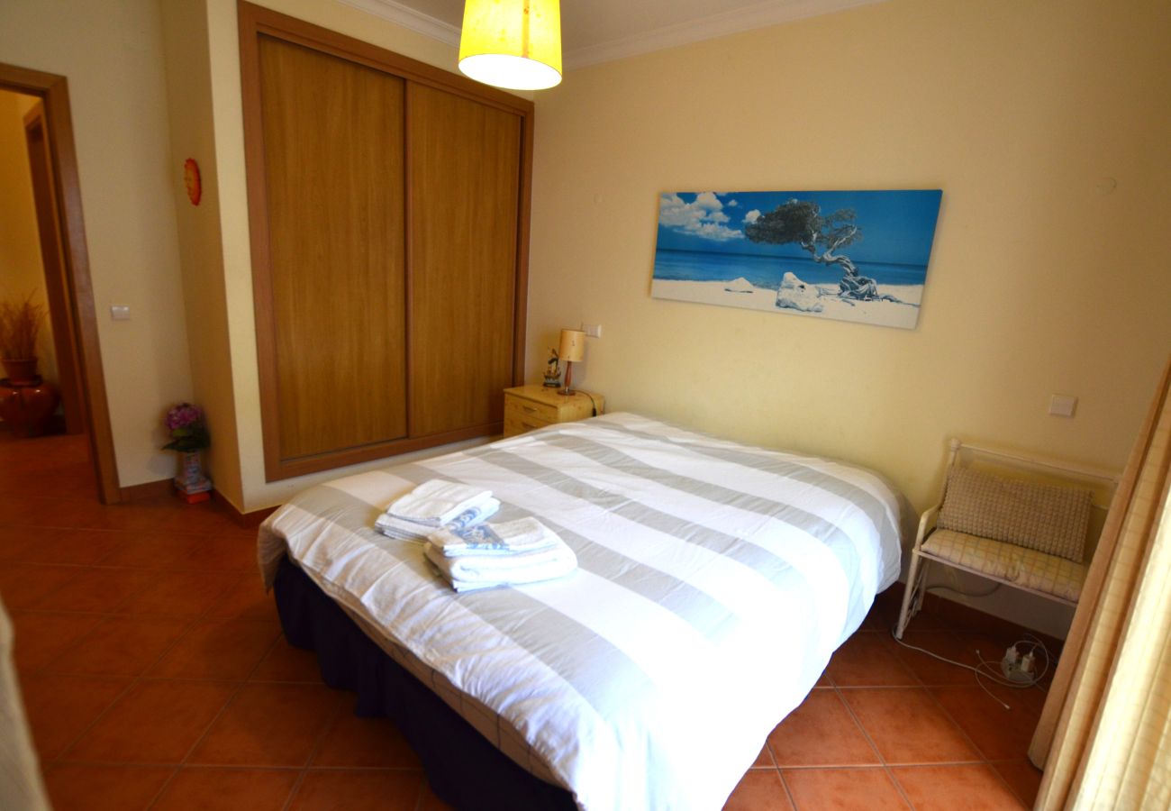 Apartment in Armação de Pêra - Algarve, apartamento T2 amplo c/ varanda, Armação de Pêra