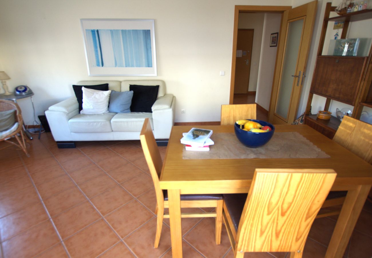 Apartment in Armação de Pêra - Algarve, apartamento T2 amplo c/ varanda, Armação de Pêra