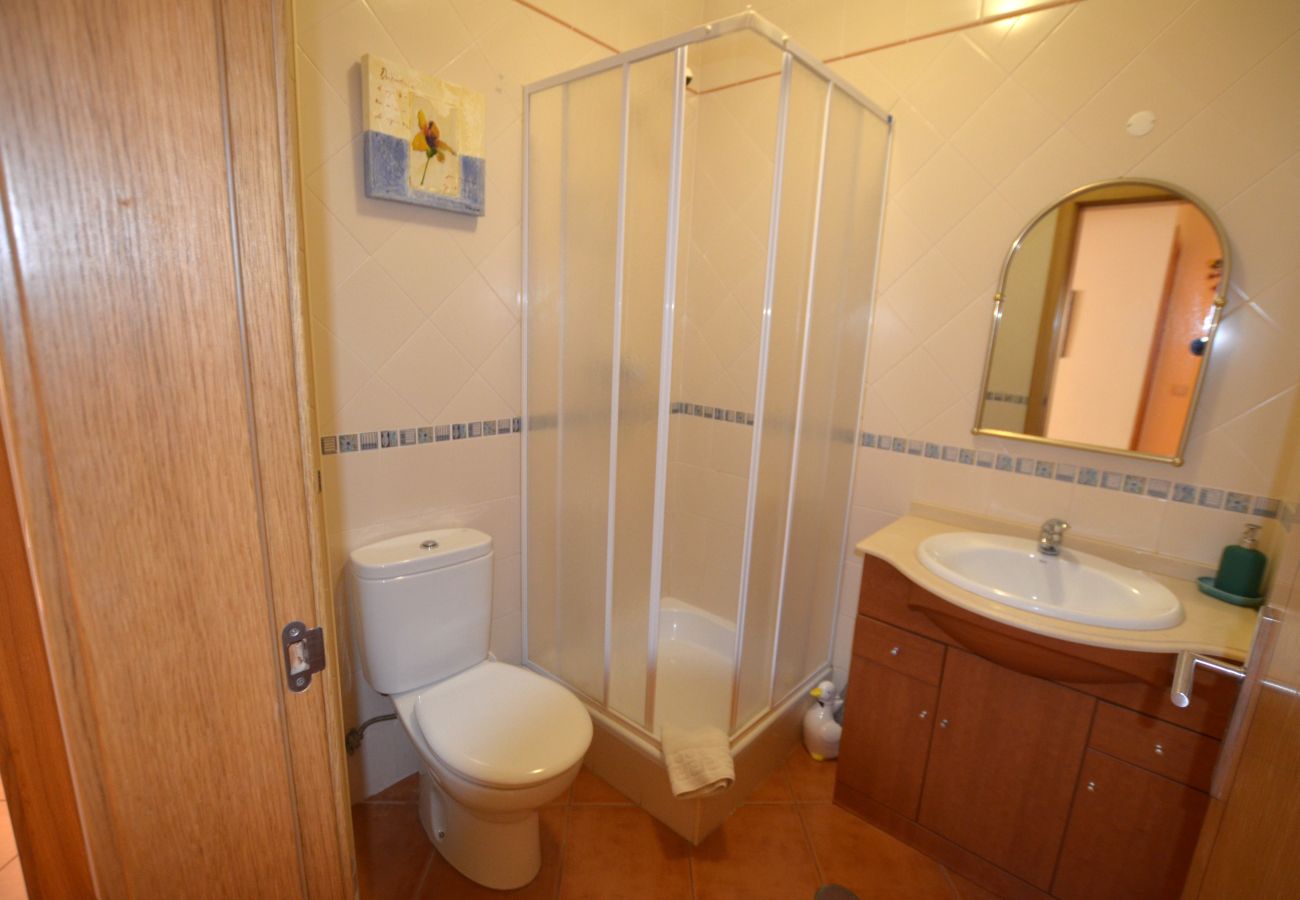 Apartment in Armação de Pêra - Algarve, apartamento T2 amplo c/ varanda, Armação de Pêra