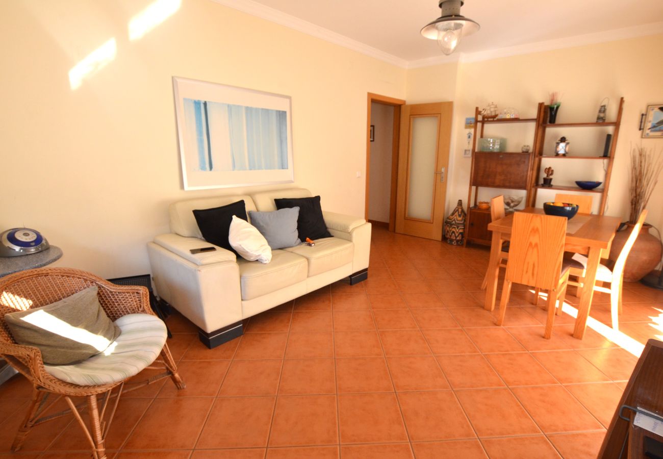 Apartment in Armação de Pêra - Algarve, apartamento T2 amplo c/ varanda, Armação de Pêra