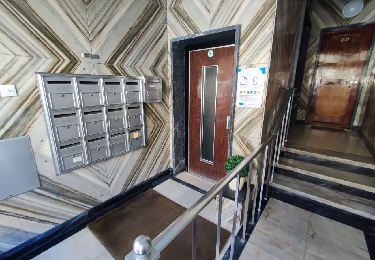 Rent by room in Lisbon - Lisboa, Quarto com AC na Penha de França, Lisboa