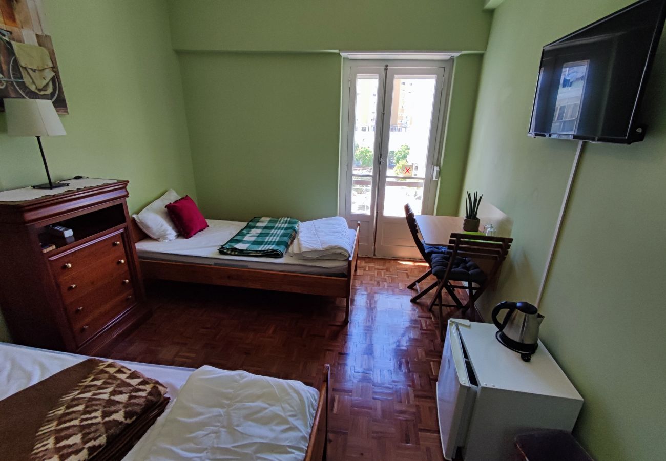 Rent by room in Lisbon - Lisboa, Quarto (twin) na Penha de França, Lisboa