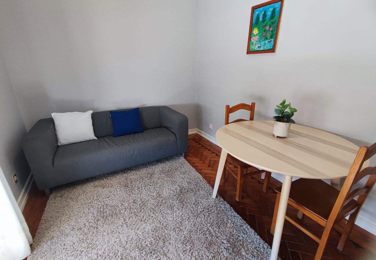 Apartment in Amadora - Lisboa, T2 tradicional com varanda na Damaia, Lisboa