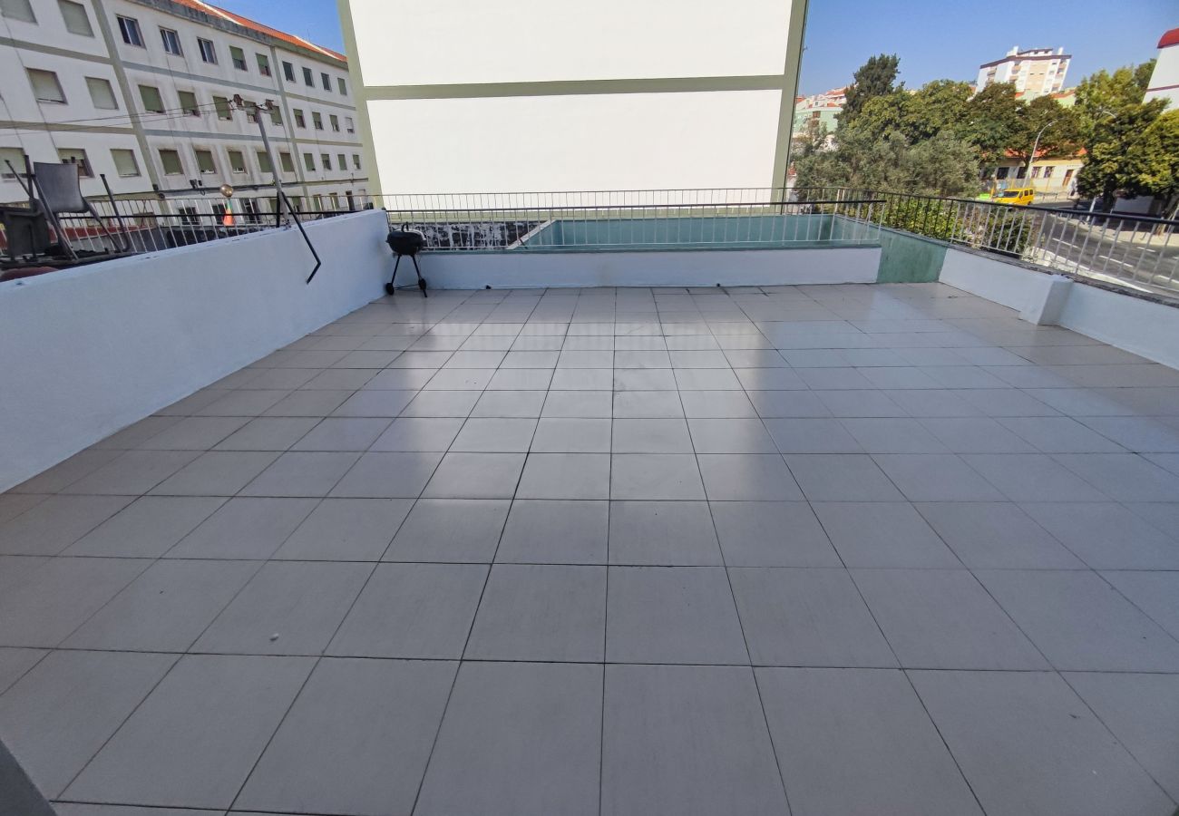 Apartment in Queluz - Sintra, T3 com terraço em Massamá, Queluz, Sintra