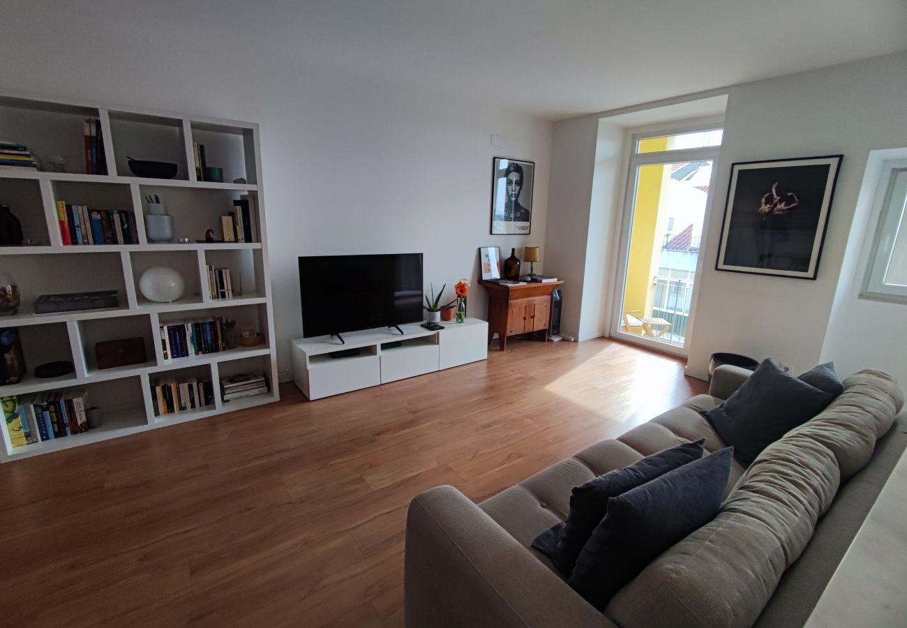 Apartment in Lisbon - Lisboa T1 Varanda com vista rio, R Cidade Cardiff, Lisboa