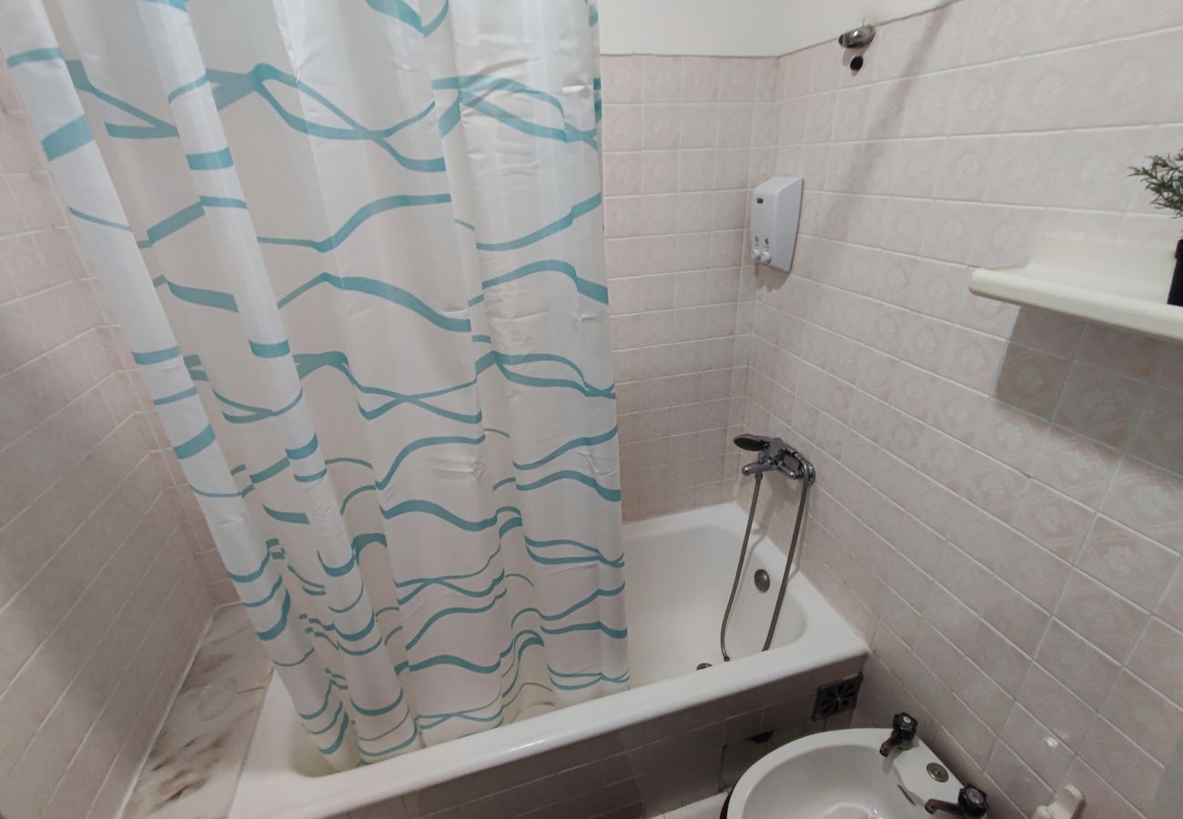Rent by room in Lisbon - Lisboa, Apartamento com 3 quartos Penha de França