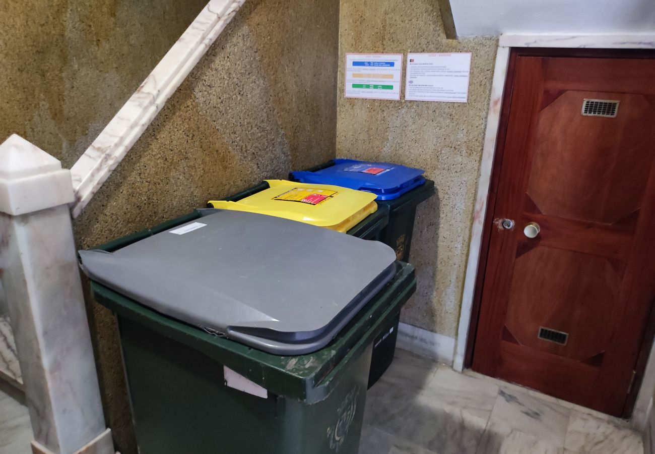 Rent by room in Lisbon - Lisboa, Apartamento com 3 quartos Penha de França