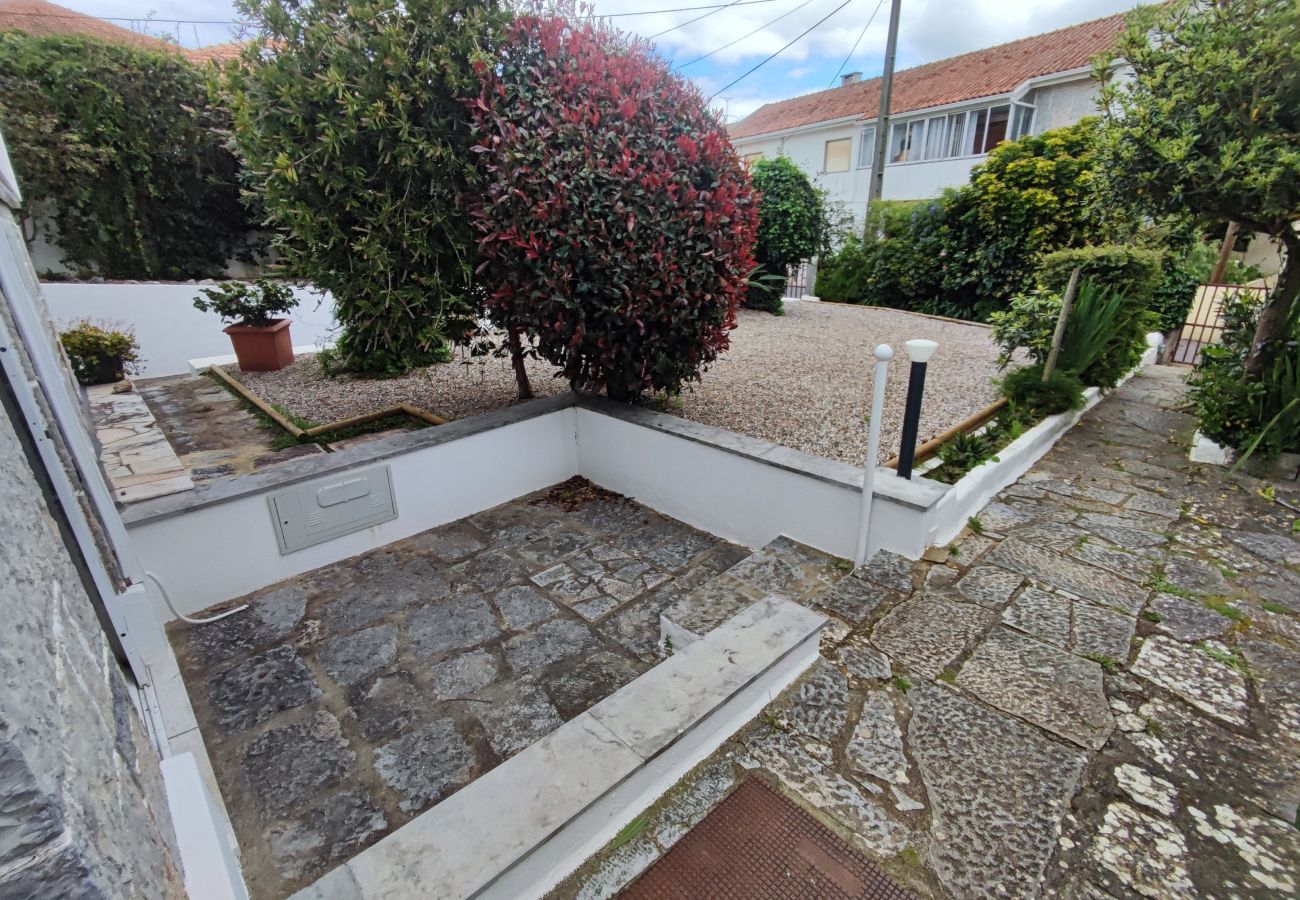 Apartment in Estoril - Cascais, T2 com excelente jardim no Estoril, Livramento