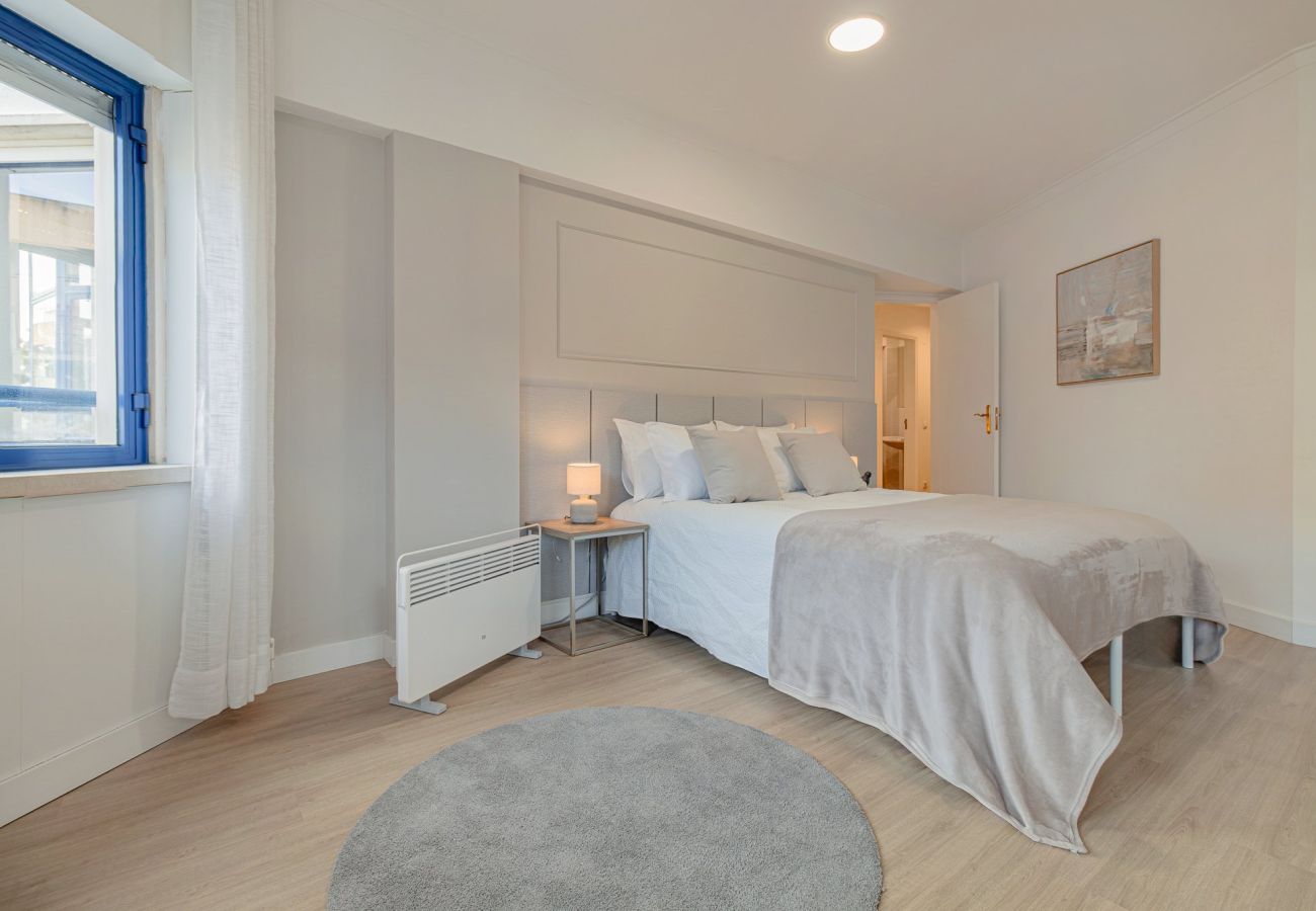 Apartment in Almada - Marisol, T2 espaçoso com AC próximo do golfe, Aroeira, Caparica 